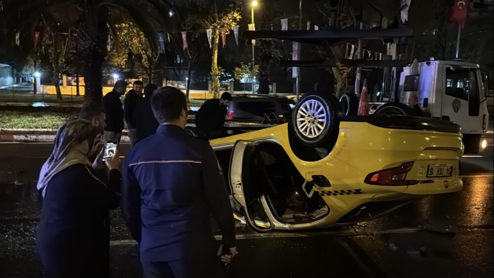 İstanbul'da sağanak etkisi! Vatan Caddesi'nde yol çöktü İstanbul'da sağanak etkisi! Vatan Caddesi'nde yol çöktü - 1. Resim