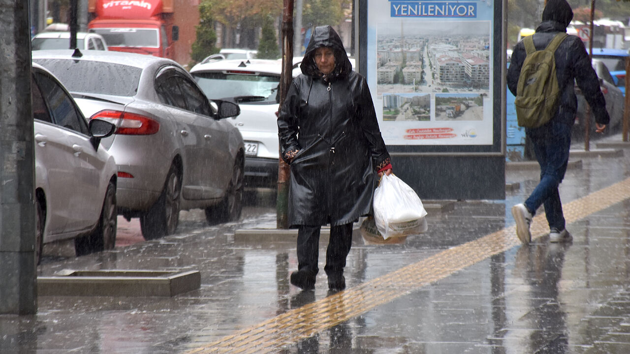 İstanbul'da sıcaklık 17 dereceye düşecek: Meteoroloji son raporunu paylaştı! Yeni yağış dalgası pazartesi kapıda İstanbul'da sıcaklık 17 dereceye düşecek: Meteoroloji son raporunu paylaştı! Yeni yağış dalgası pazartesi kapıda - 3. Resim