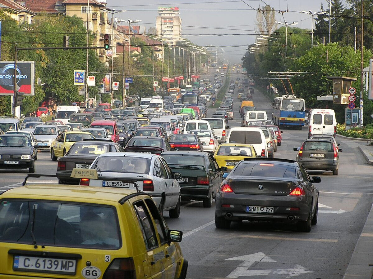 Komşuda kışın araç kullanımı yasağı! Tarih belli oldu, havayı kirleten trafiğe çıkamayacak Komşuda kışın araç kullanımı yasağı! Tarih belli oldu, havayı kirleten trafiğe çıkamayacak - 1. Resim