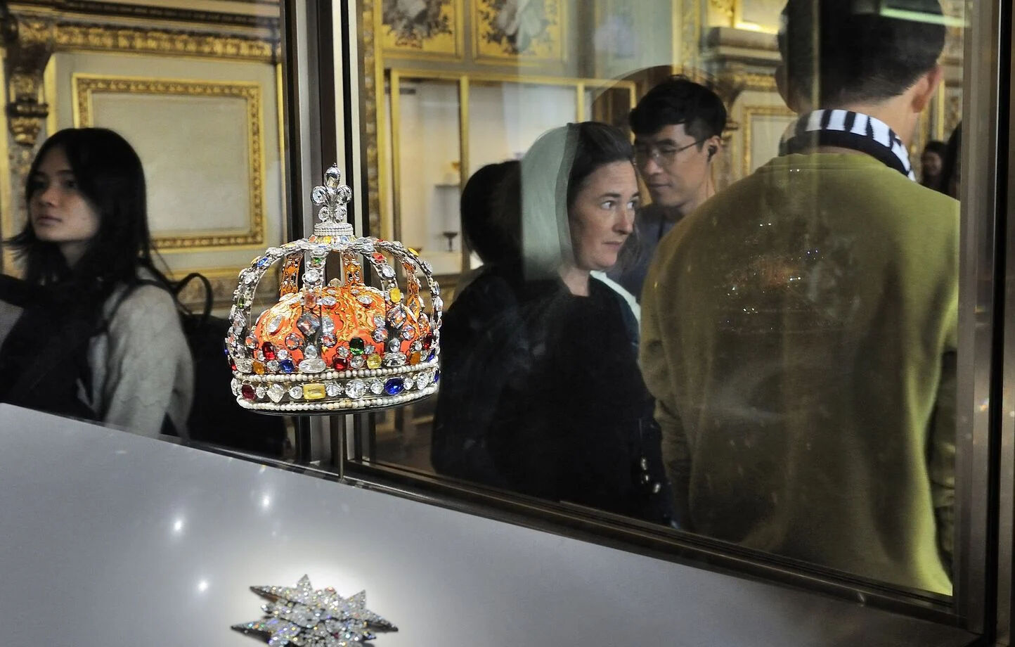 Yüzyılın soygununda yeni gelişme! Louvre’un çalınmayan mücevherleri Merkez Bankası’na taşındı Yüzyılın soygununda yeni gelişme! Louvre’un çalınmayan mücevherleri Merkez Bankası’na taşındı - 1. Resim
