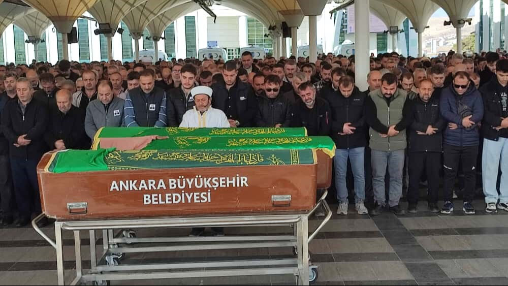 Ankara'da 14 yaşındaki Hiranur Kiper, son yolculuğuna uğurlandı! Acılı anne,  Ankara'da 14 yaşındaki Hiranur Kiper, son yolculuğuna uğurlandı! Acılı anne,