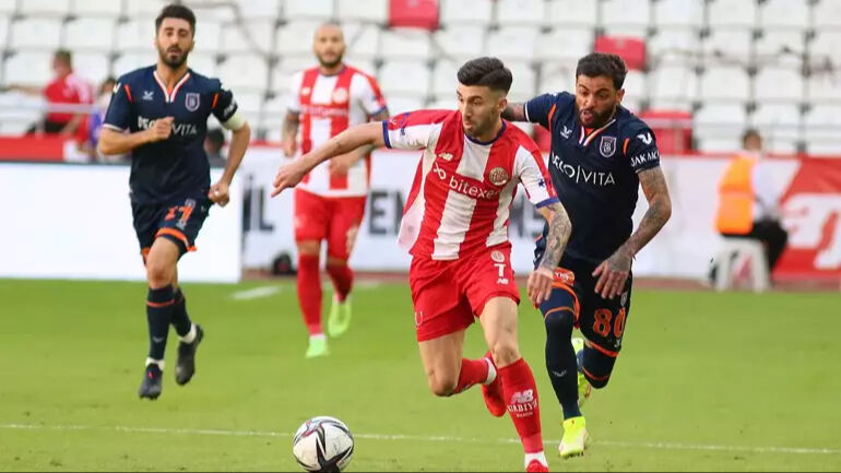 Antalyaspor Başakşehir maçı hangi kanalda, saat kaçta? Süper Lig heyecanı bugün sahne alacak! Antalyaspor Başakşehir maçı hangi kanalda, saat kaçta? Süper Lig heyecanı bugün sahne alacak! - 1. Resim