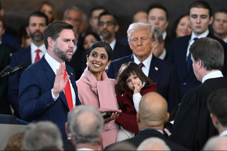 Başkan Yardımcısı’nın eşi Trump adına devreye girmiş! Nadir toprak anlaşmasındaki gizli el belli oldu Başkan Yardımcısı’nın eşi Trump adına devreye girmiş! Nadir toprak anlaşmasındaki gizli el belli oldu - 1. Resim
