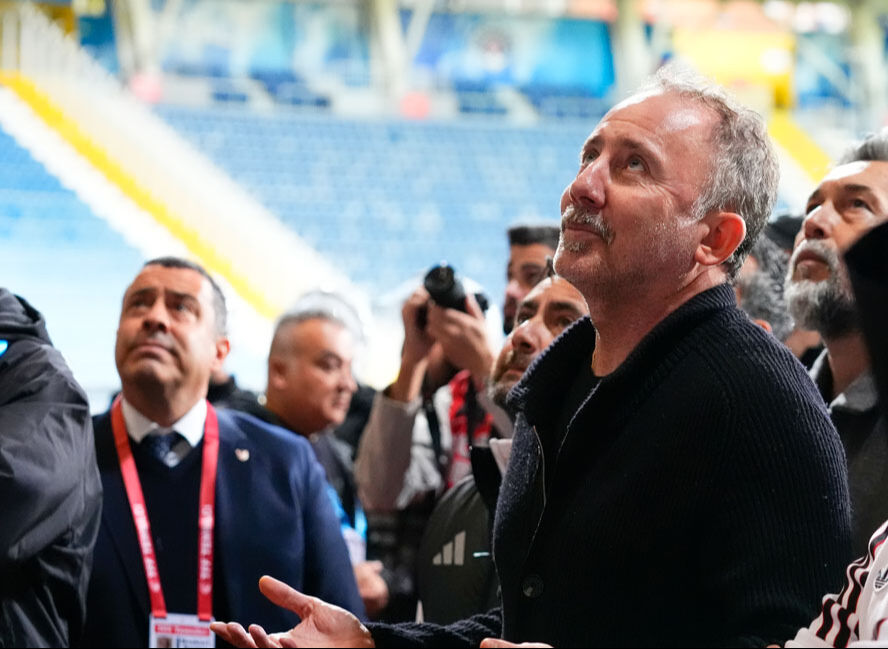 Beşiktaş'ta Sergen Yalçın'a büyük tepki: Hesap verecek Beşiktaş'ta Sergen Yalçın'a büyük tepki: Hesap verecek - 1. Resim