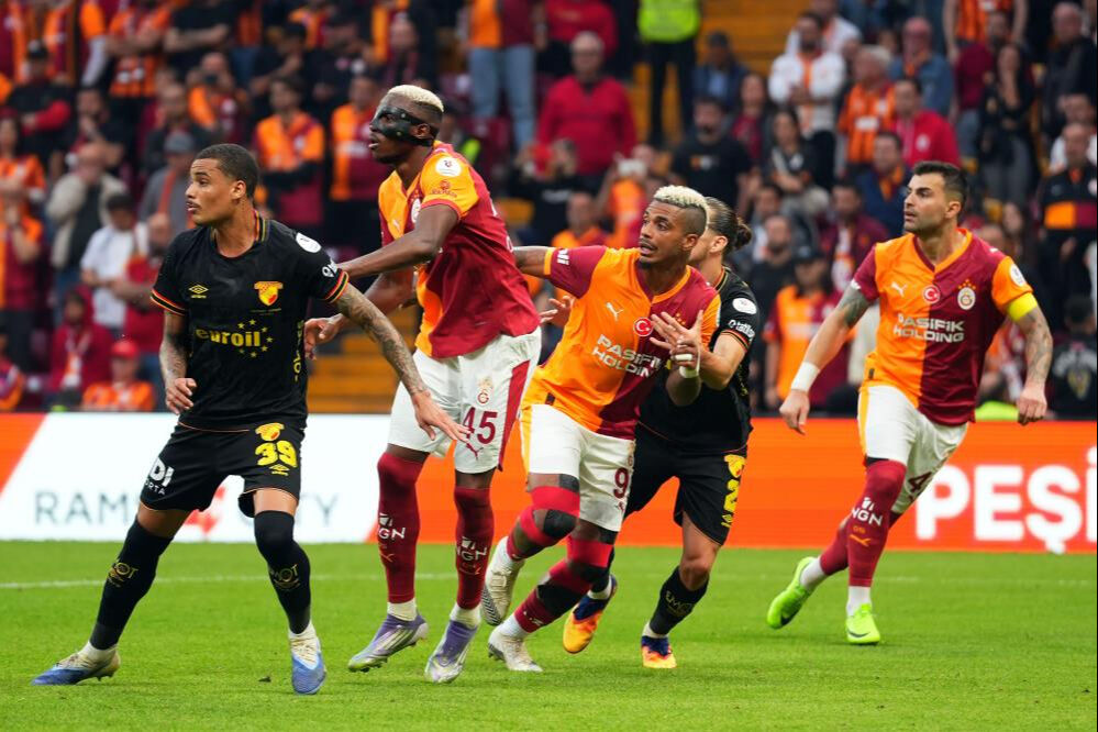 Lider Galatasaray doludizgin: Rams Park'ta dört gol, bir kırmızı kart Canlı: Galatasaray'ın konuğu Göztepe - 2. Resim