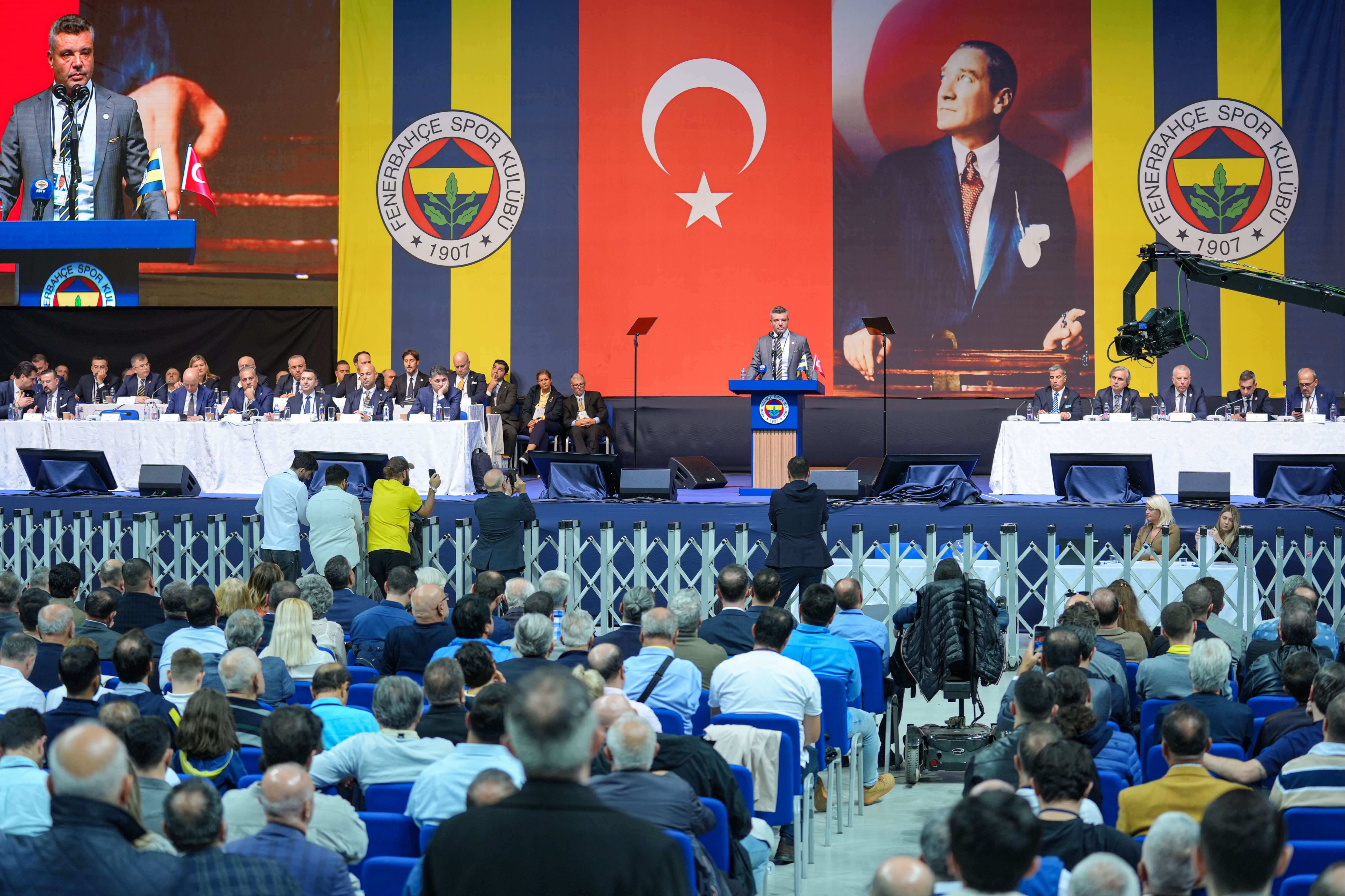 F.Bahçe eski başkanı Ali Koç'tan çok büyük 3,5 milyarlık Koç bağışı  F.Bahçe eski başkanı Ali Koç'tan çok büyük 3,5 milyarlık Koç bağışı  - 2. Resim