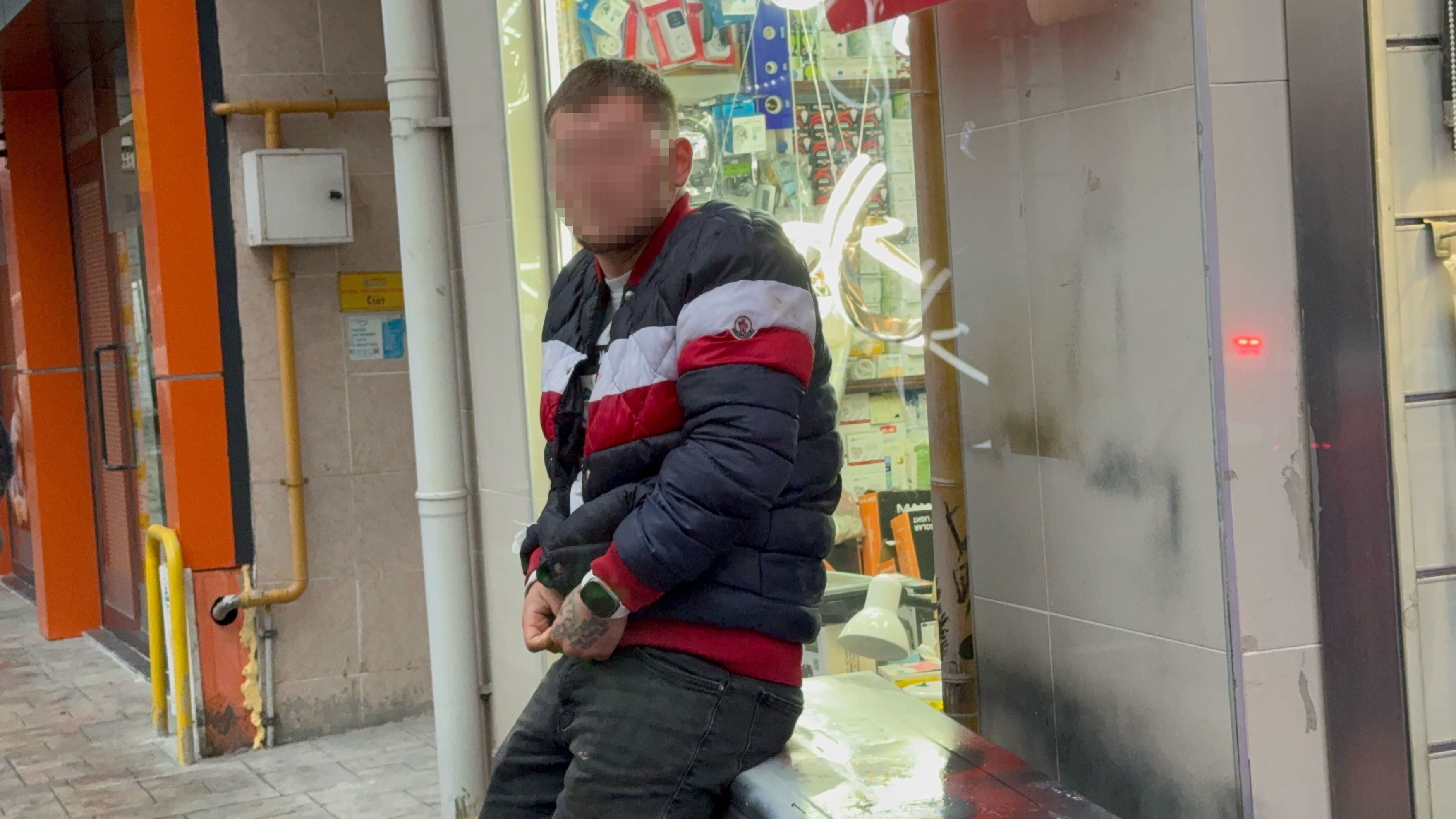 Hırsızlık için girdiği dükkanda uyuyakaldı! İlk vukuatı değilmiş Hırsızlık için girdiği dükkanda uyuyakaldı! İlk vukuatı değilmiş - 1. Resim