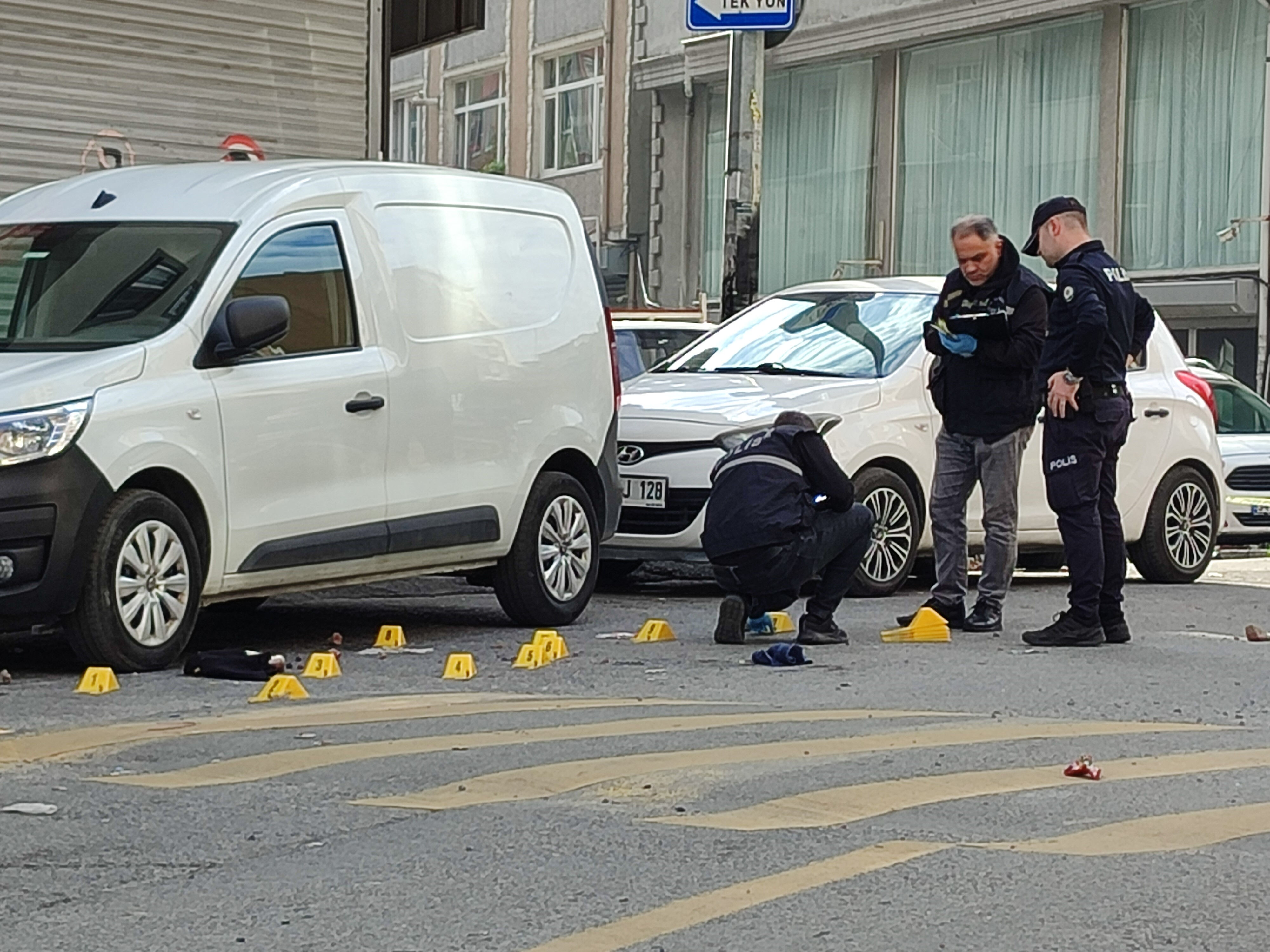 Kağıthane'de sokak ortasında dehşet! Defalarca ateş ederek Nilay Kotan'ı katletti Kağıthane'de sokak ortasında dehşet!  Defalarca ateş ederek Nilay Kotan'ı katletti - 1. Resim