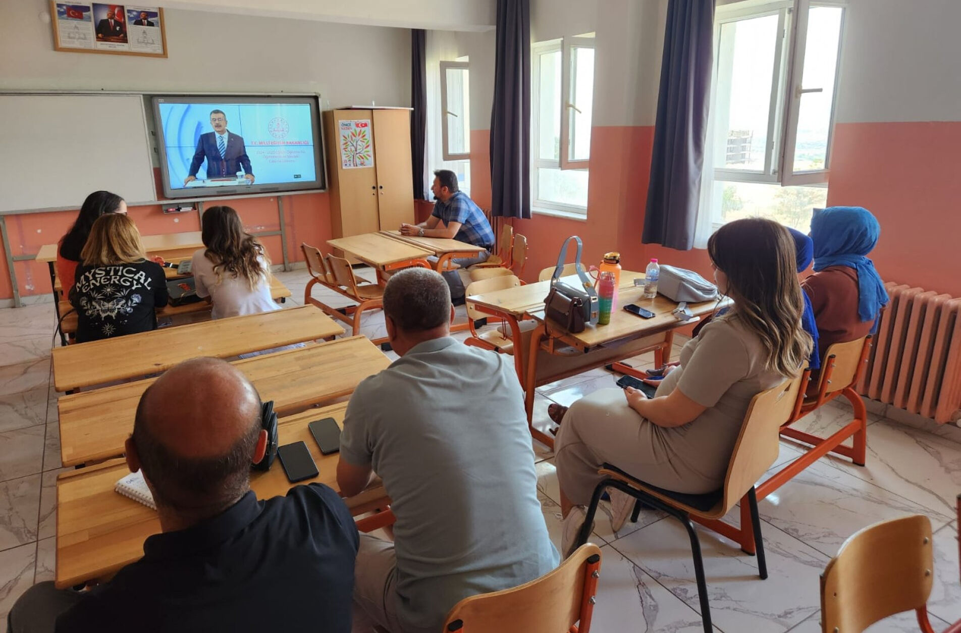 Kasım semineri online mı, yüz yüze mi? Öğretmen seminerleri gündemde! Kasım semineri online mı, yüz yüze mi? Öğretmen seminerleri gündemde! - 1. Resim