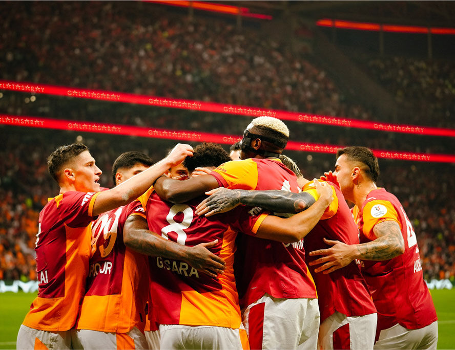 Lider Galatasaray doludizgin: Rams Park'ta dört gol, bir kırmızı kart Lider Galatasaray doludizgin: Rams Park'ta dört gol, bir kırmızı kart - 3. Resim