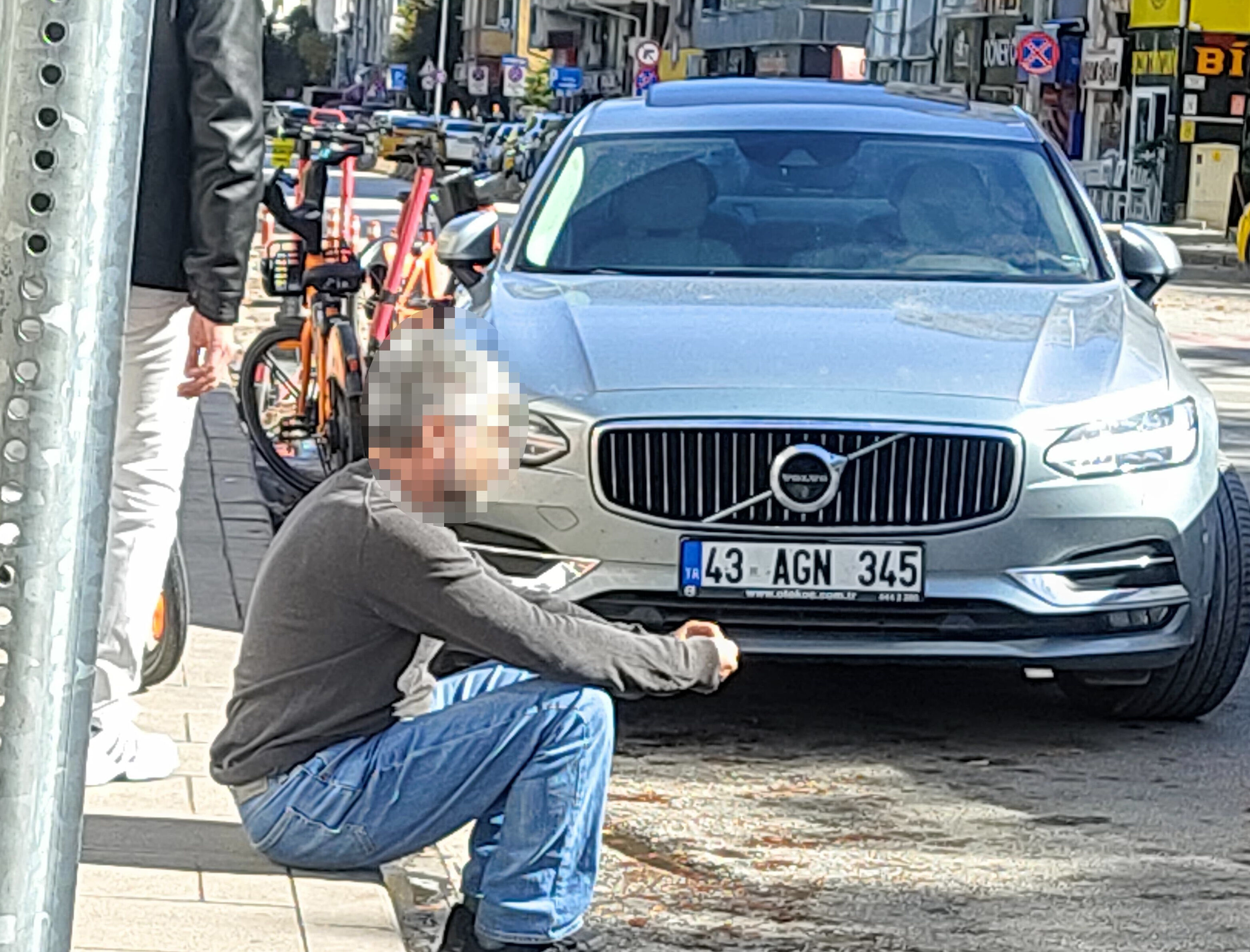 Otizmli çocuğa şiddet iddiası ekipleri harekete geçirdi! Baba karakola götürüldü Otizmli çocuğa şiddet iddiası ekipleri harekete geçirdi! Baba karakola götürüldü - 1. Resim
