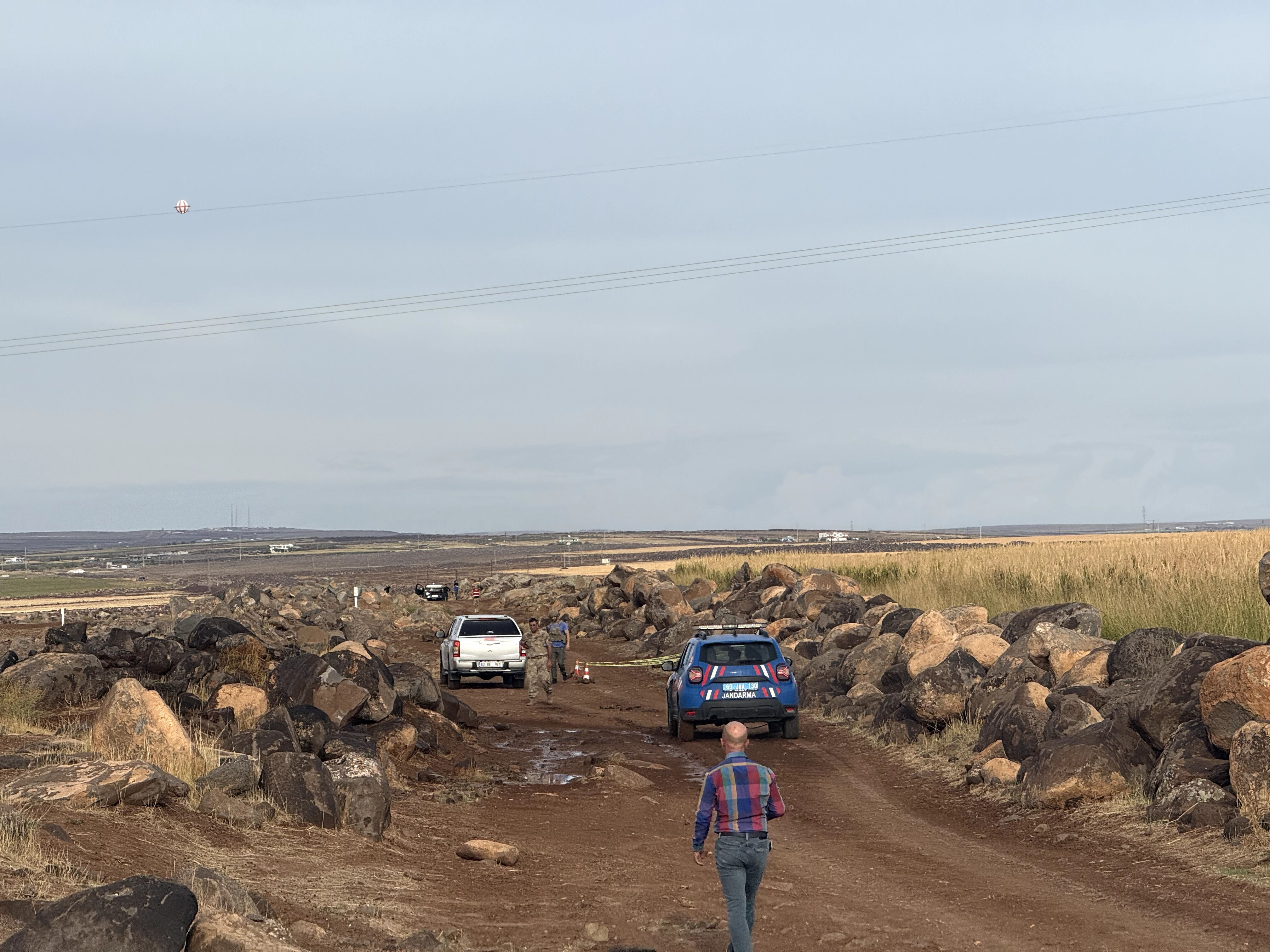 Siverek'te tarlasını süren çiftçi fark etti! Ölümle burun buruna geldi... - 2. Resim