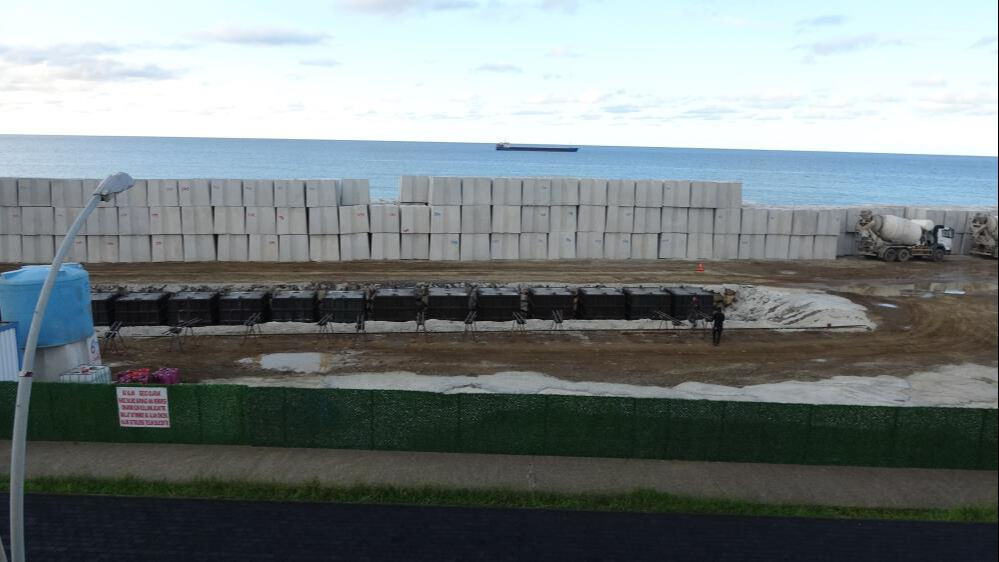 Trabzon'daki Faroz Limanı'nı dev dalgalardan korumak için harekete geçildi! Her biri 21 ton ağırlığında Trabzon'daki Faroz Limanı'nı dev dalgalardan korumak için harekete geçildi! Her biri 21 tonluk ağırlığında - 3. Resim