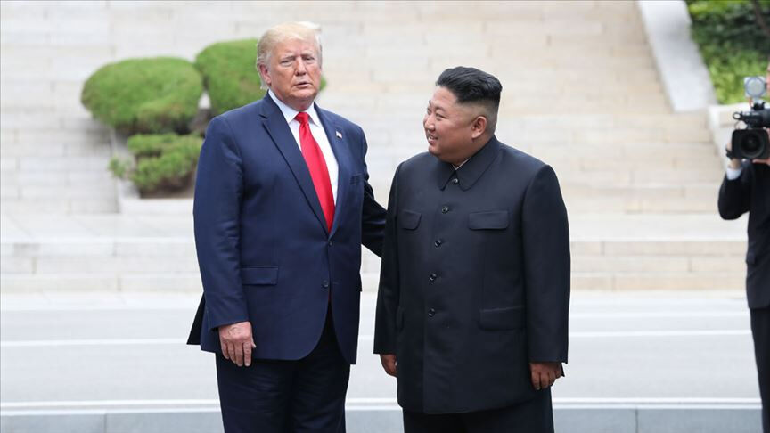 Ziyaretiyle adını ABD tarihine yazdırmıştı... Trump, 7 yıl sonra Kim Jong-un'la yeniden sahnede! Ziyaretiyle adını ABD tarihine yazdırmıştı... Trump, 7 yıl sonra Kim Jong-un'la yeniden sahnede! - 2. Resim