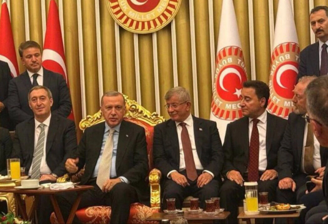 Ahmet Davutoğlu'ndan dönüş sinyali: Bunu derlerse tereddüt etmem! Ahmet Davutoğlu'ndan dönüş sinyali: Bunu derlerse tereddüt etmem! - 1. Resim