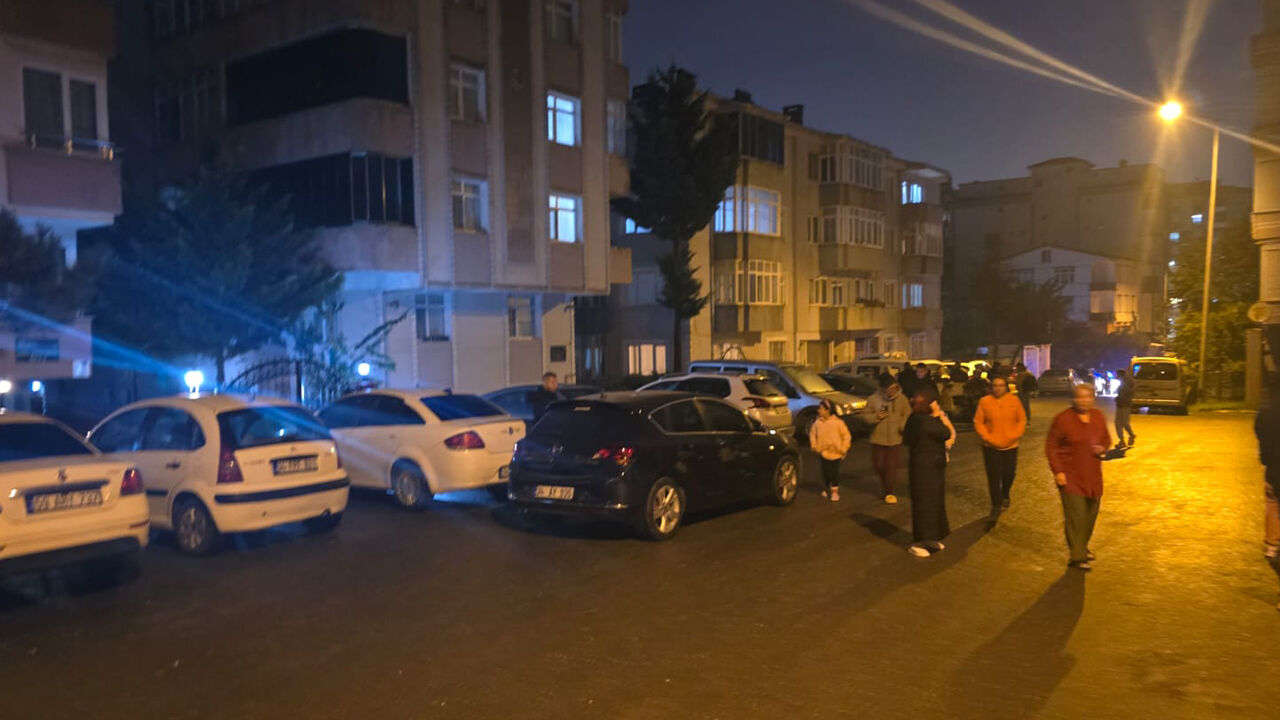 Balıkesir Sındırgı'da 6.1 büyüklüğünde deprem! İstanbul ve çevre illerde de hissedildi Balıkesir Sındırgı'da korkutan deprem! İstanbul ve çevre iller de sallandı - 1. Resim