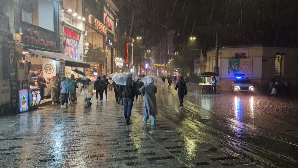 Beklenen yağmur geldi! İstanbul’da sağanak yağış başladı - 1. Resim