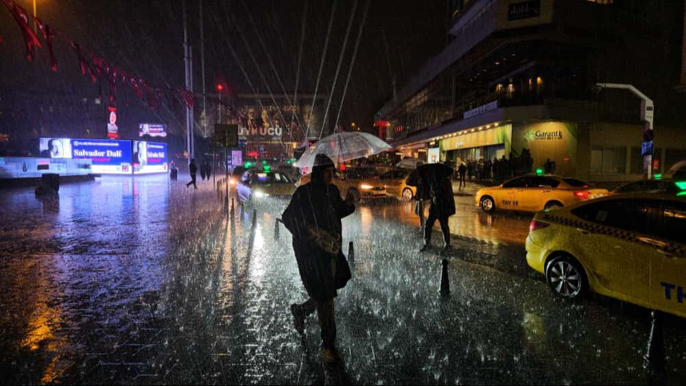 Beklenen yağmur geldi! İstanbul’da sağanak yağış başladı - 3. Resim