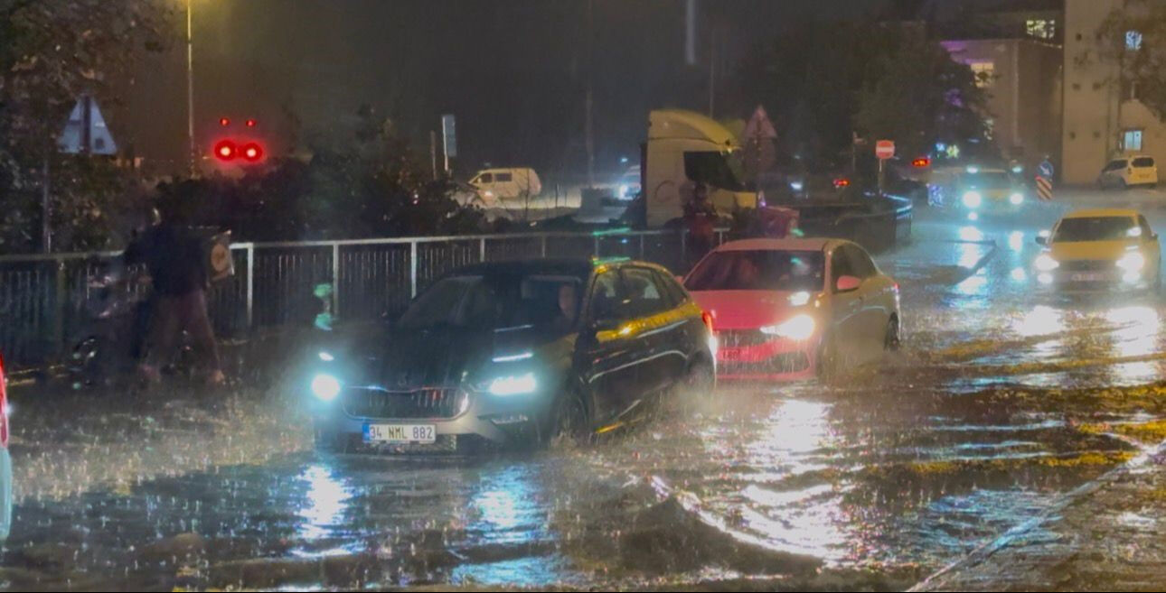 Beklenen yağmur geldi! İstanbul sağanak yağışa teslim oldu Beklenen yağmur geldi! İstanbul’da sağanak yağış başladı - 5. Resim