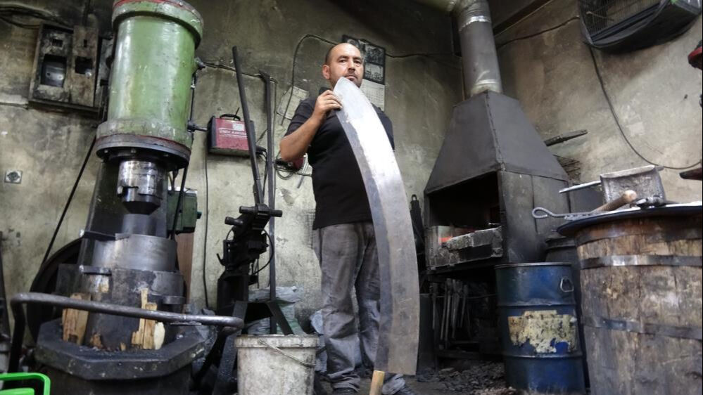 Gaziantep'te 1 metre 50 santimetre boyunda et satırı! 60 bin liraya alıcısını bekliyor Gaziantep'te 1 metre 50 santimetre boyunda et satırı! 60 bin liraya alıcısını bekliyor - 1. Resim