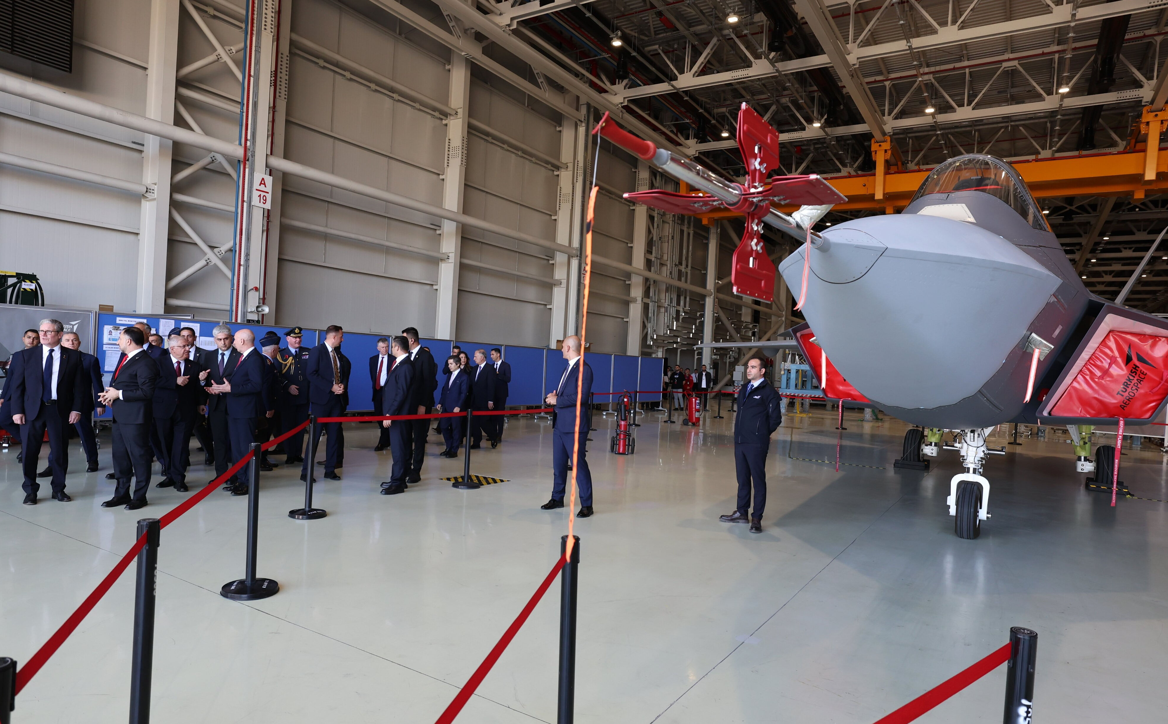 İngiltere Başbakanı Starmer TUSAŞ'ta! Milli uçağımız KAAN hakkında bilgi aldı - 1. Resim