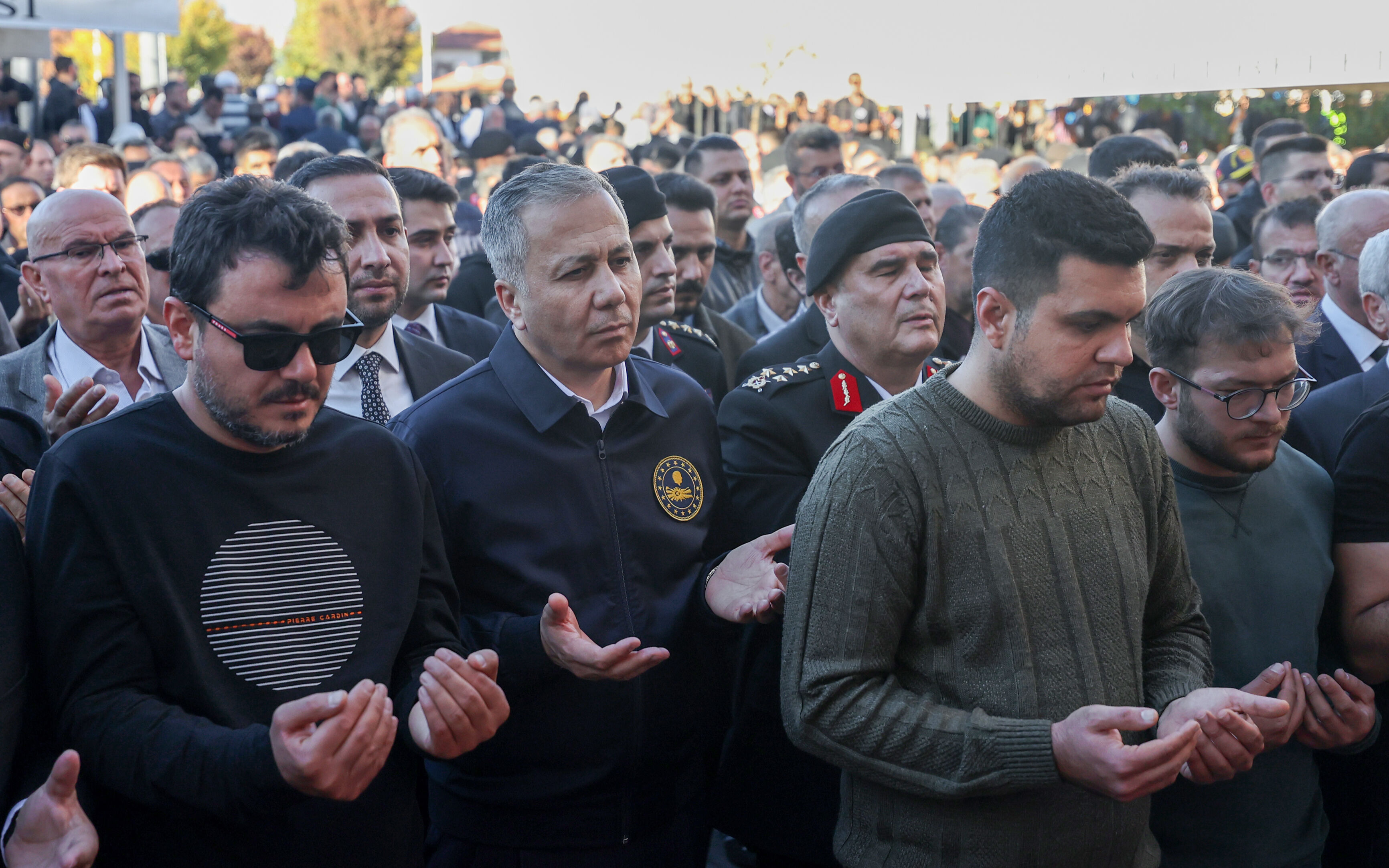 Jandarma KOM Daire Başkanı Tuğgeneral Akşit memleketinde son yolculuğuna uğurlandı Jandarma KOM Daire Başkanı Tuğgeneral Akşit memleketinde son yolculuğuna uğurlandı - 2. Resim