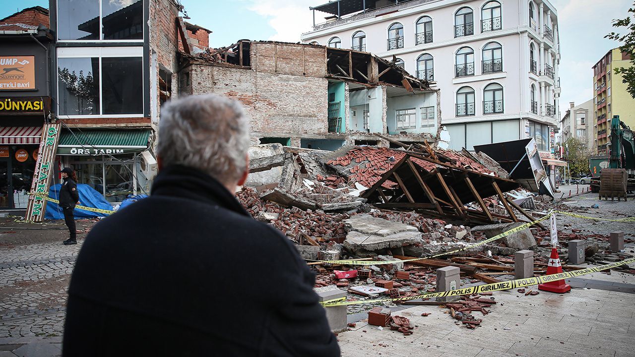 AFAD Sındırgı'daki 6,1'lik depremin ardından son durumu açıkladı: TAMP ve TASİP devrede, ekipler sahada AFAD Sındırgı'daki 6,1'lik depremin ardından son durumu açıkladı: TAMP ve TASİP devrede, ekipler sahada