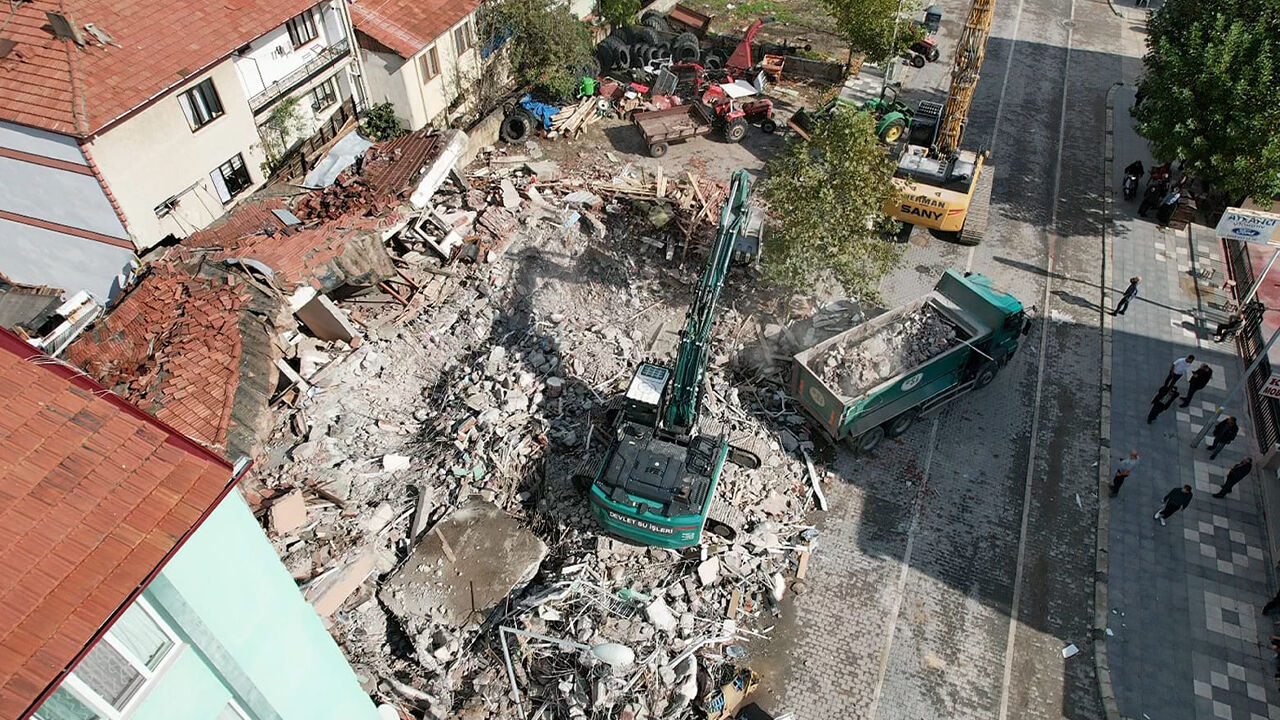 AFAD Sındırgı'daki 6,1'lik depremin ardından son durumu açıkladı: TAMP ve TASİP devrede, ekipler sahada AFAD Sındırgı'daki 6,1'lik depremin ardından son durumu açıkladı: TAMP ve TASİP devrede, ekipler sahada - 2. Resim