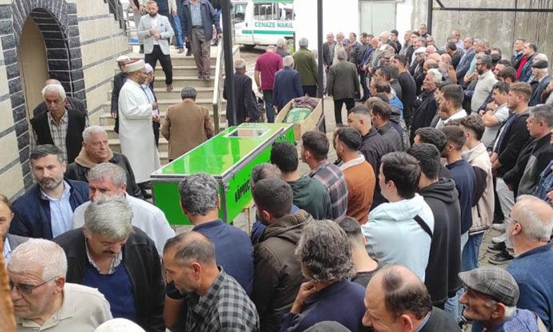 Av faciası: Babasının kazara vurduğu genç defnedildi Av faciası: Babasının kazara vurduğu genç defnedildi - 1. Resim