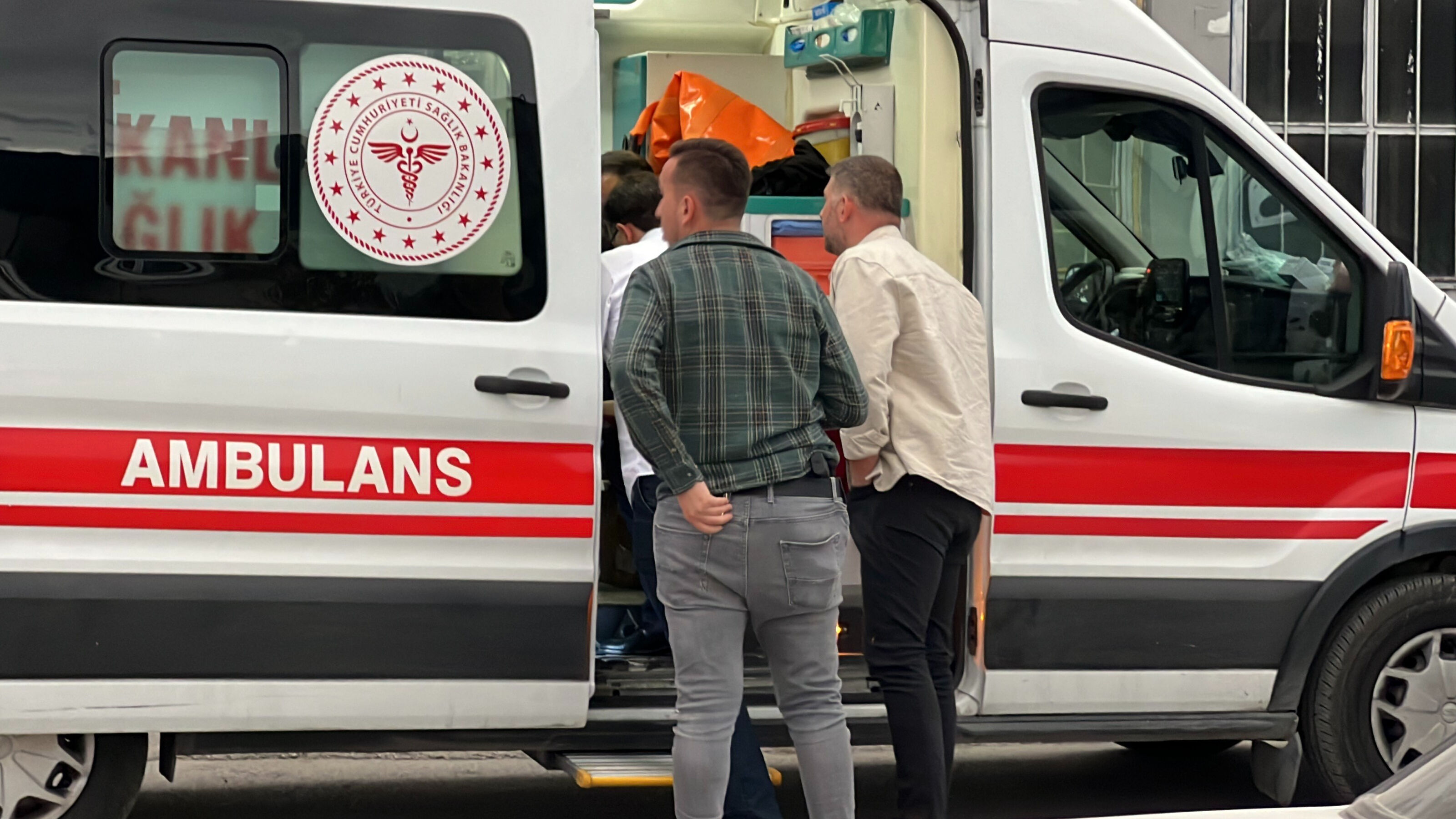 Av tüfeğiyle oto sanayiye gelip rastgele ateş açtı! Çok sayıda kişi yaralandı - 1. Resim