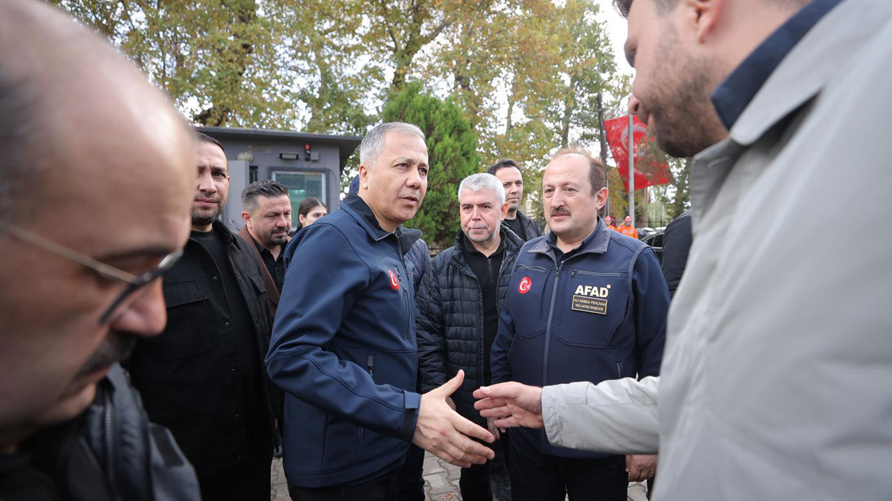 Bakan Yerlikaya, depremin merkez üssü Balıkesir Sındırgı'da: Acil ihtiyaçlar için 25 milyon TL ayrıldı Bakan Yerlikaya, depremin merkez üssü Balıkesir Sındırgı'da: Acil ihtiyaçlar için 25 milyon TL ayrıldı - 3. Resim