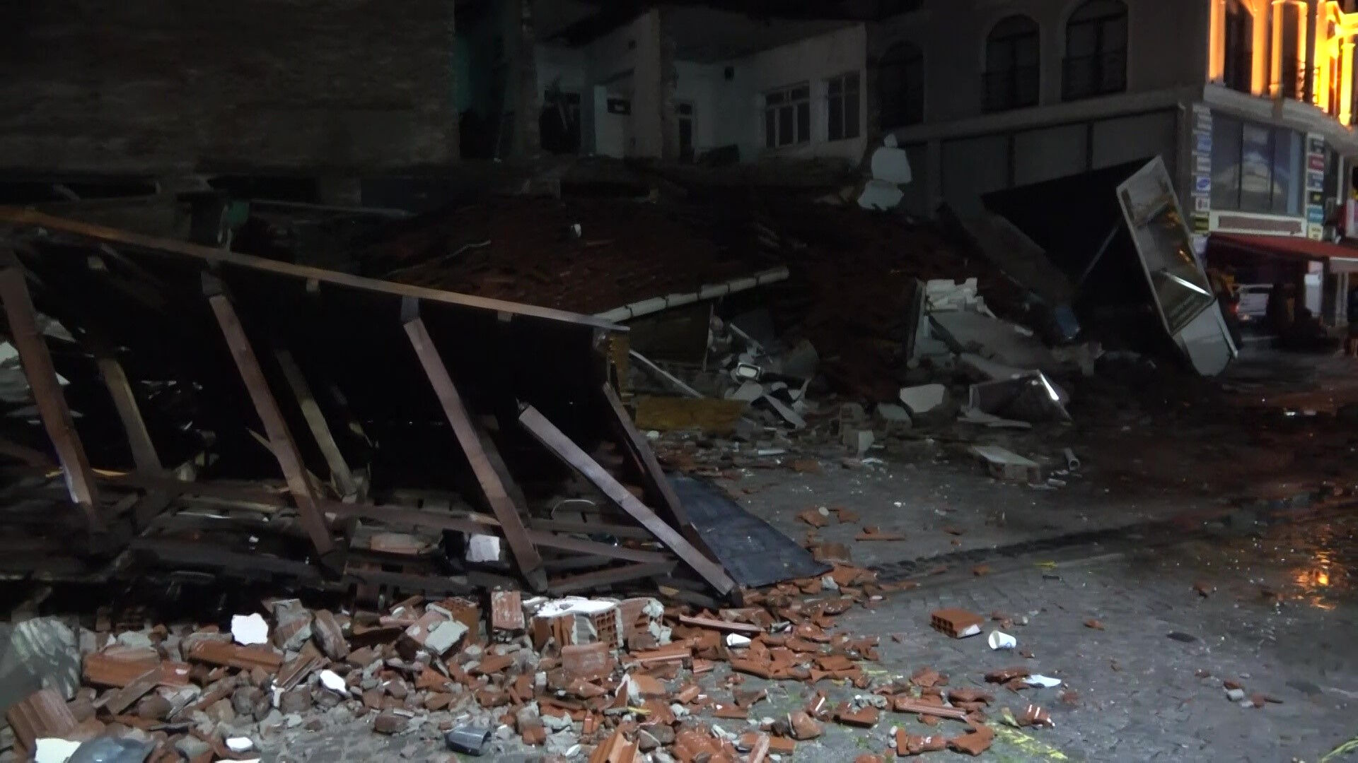 Balıkesir beşik gibi sallandı! Sabaha kadar sürdü, 5 dakikada bir deprem oldu Balıkesir beşik gibi sallandı! Sabaha kadar sürdü, 5 dakikada bir deprem oldu - 4. Resim
