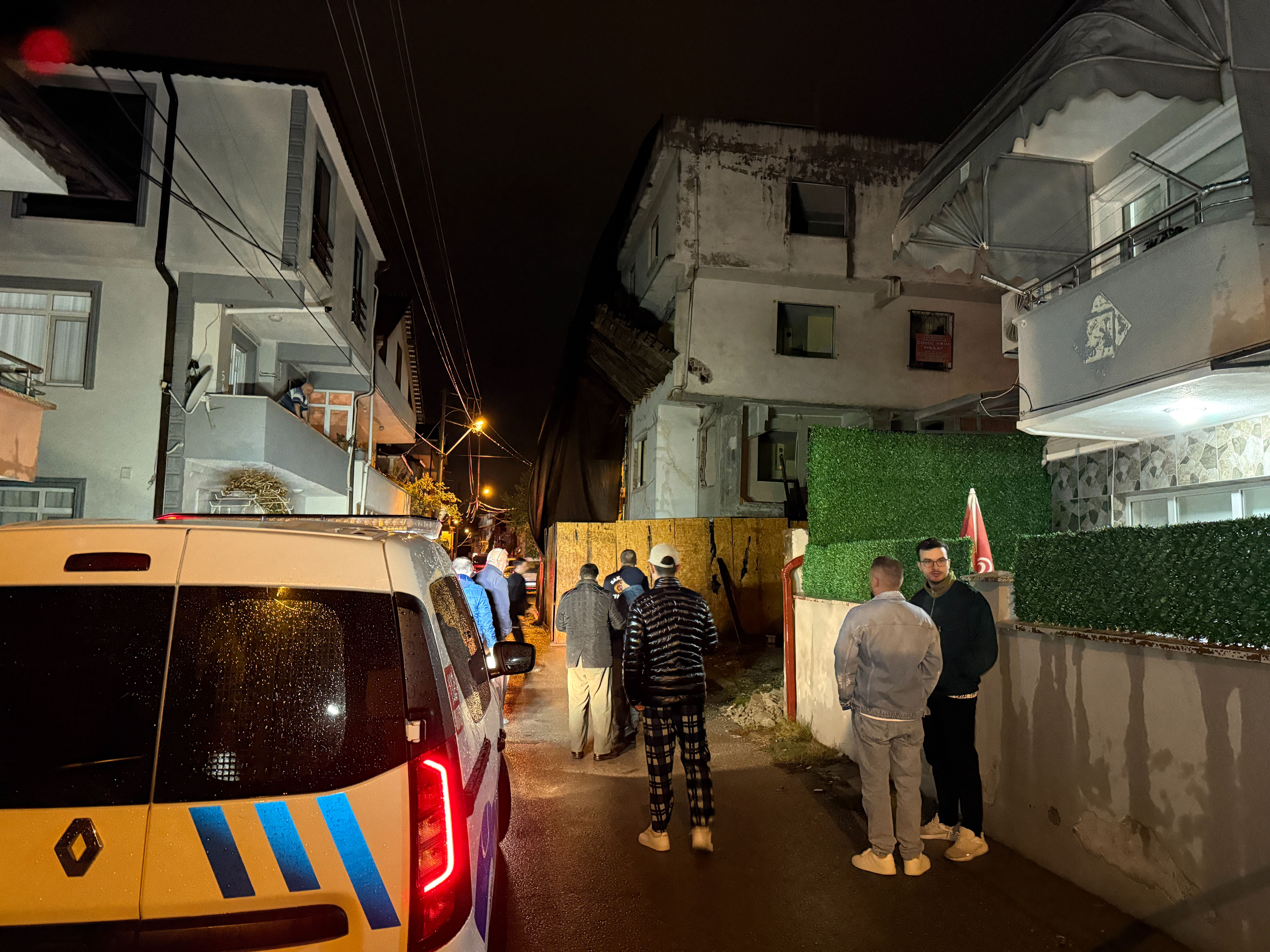 Balıkesir sallandı, Sakarya ayağa kalktı! Sokak trafiğe kapatıldı, mahalleli isyan etti Balıkesir sallandı, Sakarya ayağa kalktı! Sokak trafiğe kapatıldı, mahalleli isyan etti - 3. Resim