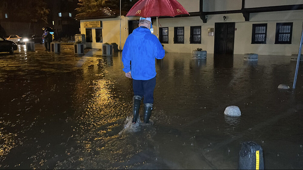 Balıkesirlilerin zorlu gecesi! Hem deprem hem sağanak... Balıkesirlilerin zorlu gecesi! Hem deprem hem sağanak... - 3. Resim