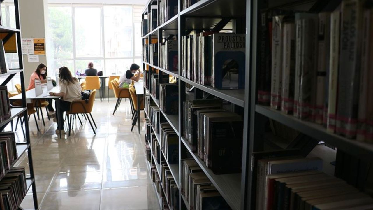 Bugün kütüphaneler açık mı? 28 Ekim'de kütüphanelerin çalışma saatleri merak ediliyor Bugün kütüphaneler açık mı? 28 Ekim'de kütüphanelerin çalışma saatleri merak ediliyor