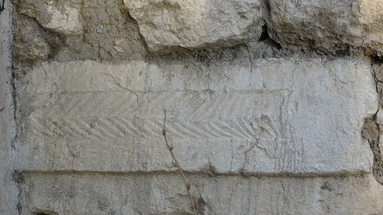 Burdur'da harabeye dönen evde bin yıllık tarih saklı: Kullanılan taşlar, Roma İmparatoru Caracalla’nın mektubu çıktı! Burdur'da harabeye dönen evde bin yıllık tarih saklı: Kullanılan taşlar, Roma İmparatoru Caracalla’nın mektubu çıktı! - 2. Resim