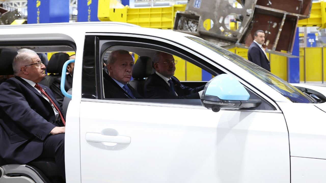 Cumhurbaşkanı Erdoğan törene Togg'un limuzin versiyonuyla ile geldi - 2. Resim