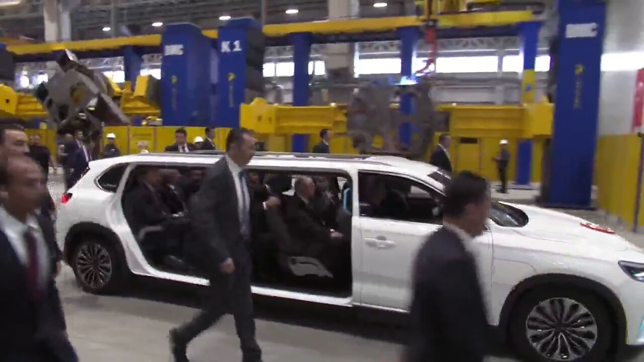 Cumhurbaşkanı Erdoğan törene Togg'un limuzin versiyonuyla ile geldi Cumhurbaşkanı Erdoğan törene Togg'un özel versiyonu ile geldi - 1. Resim