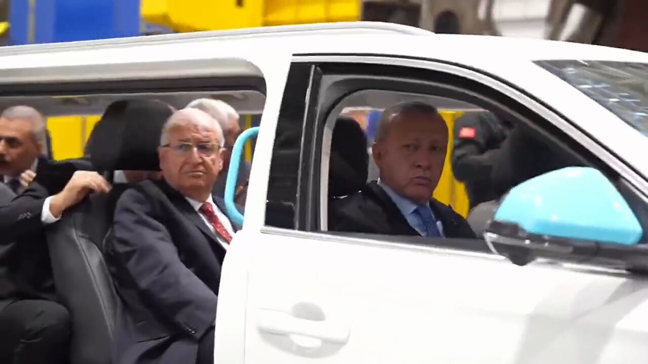 Cumhurbaşkanı Erdoğan törene Togg'un limuzin versiyonuyla ile geldi Cumhurbaşkanı Erdoğan törene Togg'un özel versiyonu ile geldi - 2. Resim