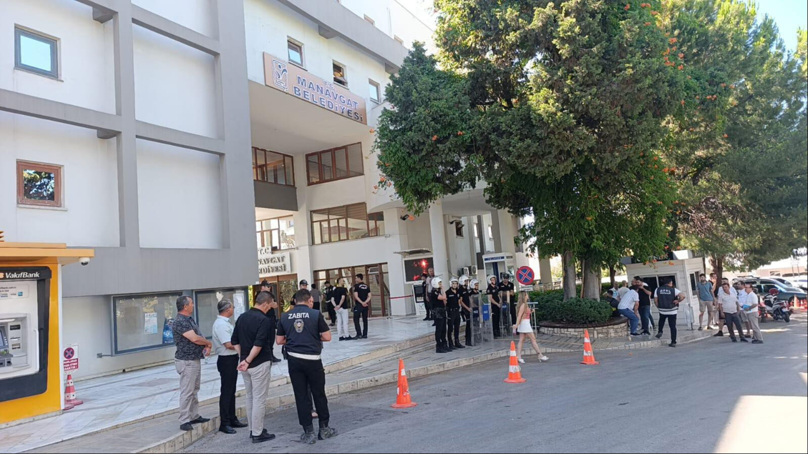 Manavgat Belediyesine rüşvet soruşturması genişliyor! Aralarında iş insanlarının da olduğu 24 gözaltı - 1. Resim