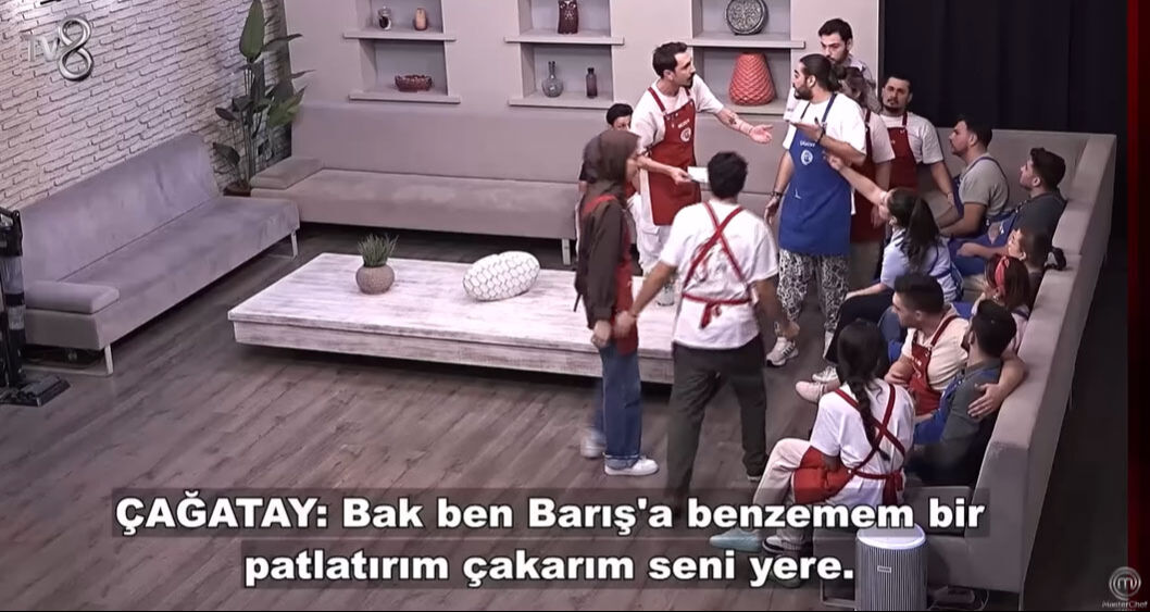 MasterChef’te tansiyon tavan yaptı! Çağatay’dan Sezer’e “Bir patlatırım, çakarım seni yere!” çıkışı MasterChef’te tansiyon tavan yaptı! Çağatay’dan Sezer’e “Bir patlatırım, çakarım seni yere!” çıkışı - 2. Resim