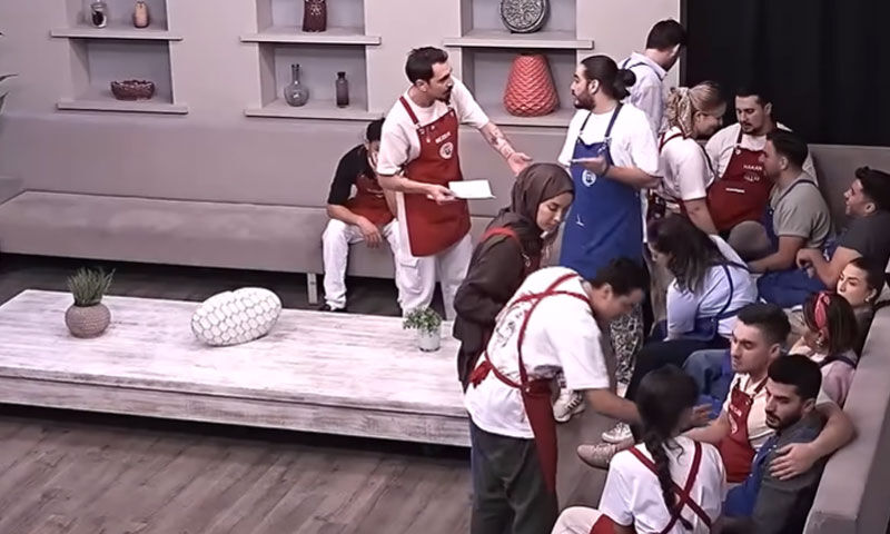 MasterChef’te tansiyon tavan yaptı! Çağatay’dan Sezer’e “Bir patlatırım, çakarım seni yere!” çıkışı MasterChef’te tansiyon tavan yaptı! Çağatay’dan Sezer’e “Bir patlatırım, çakarım seni yere!” çıkışı - 3. Resim