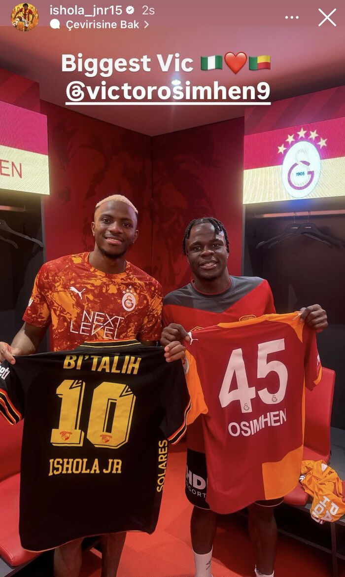 Osimhen'le forma değiştirdi, olanlar oldu! Olaitan tepkiler üzerine özür diledi Osimhen'le forma değiştirdi, olanlar oldu! Olaitan tepkiler üzerine özür diledi - 1. Resim