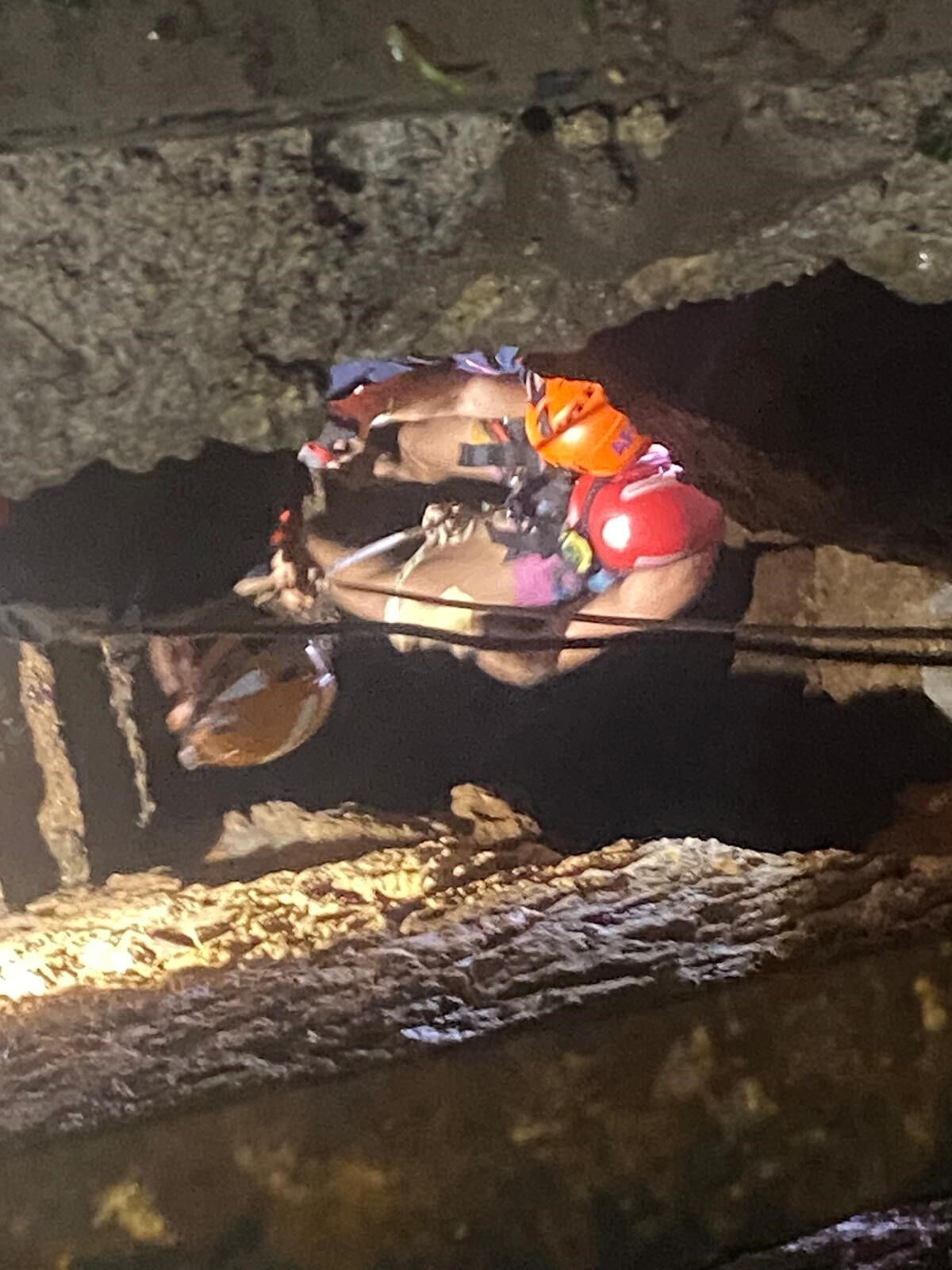 Mağaradan restorana uzanan kurtuluş: Antalya'da iki genç ekipleri alarma geçirdi Restoranın bahçesinden mağaraya uzanan kurtuluş: Antalya'da iki genç ekipleri alarma geçirdi - 5. Resim