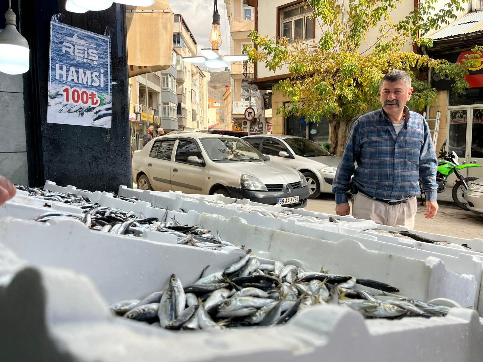 Tezgahların en ucuz balığı! Kilosu 100 liradan satılıyor Tezgahların en ucuz balığı! Kilosu 100 liradan satılıyor - 1. Resim