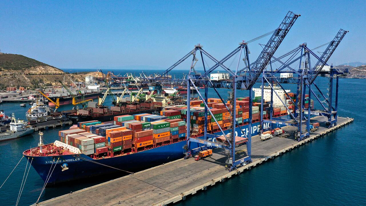 Ticaret Bakanı Bolat açıkladı! İhracatta Cumhuriyet tarihi rekoru kırıldı Ticaret Bakanı Bolat açıkladı! İhracatta Cumhuriyet tarihi rekoru kırıldı - 1. Resim