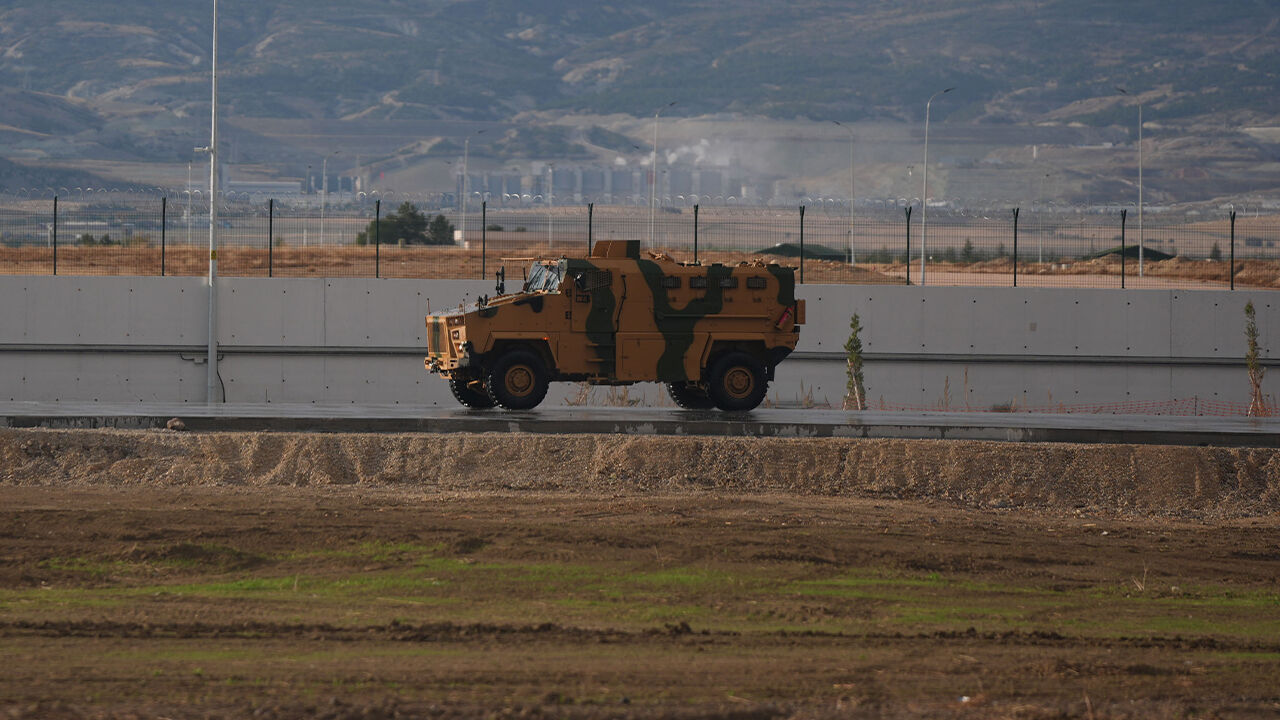 TSK'nın gözbebeği Altay sahneye çıktı! Geçit töreni nefes kesti TSK'nın gözbebeği Altay sahneye çıktı! Geçit töreni nefes kesti - 2. Resim