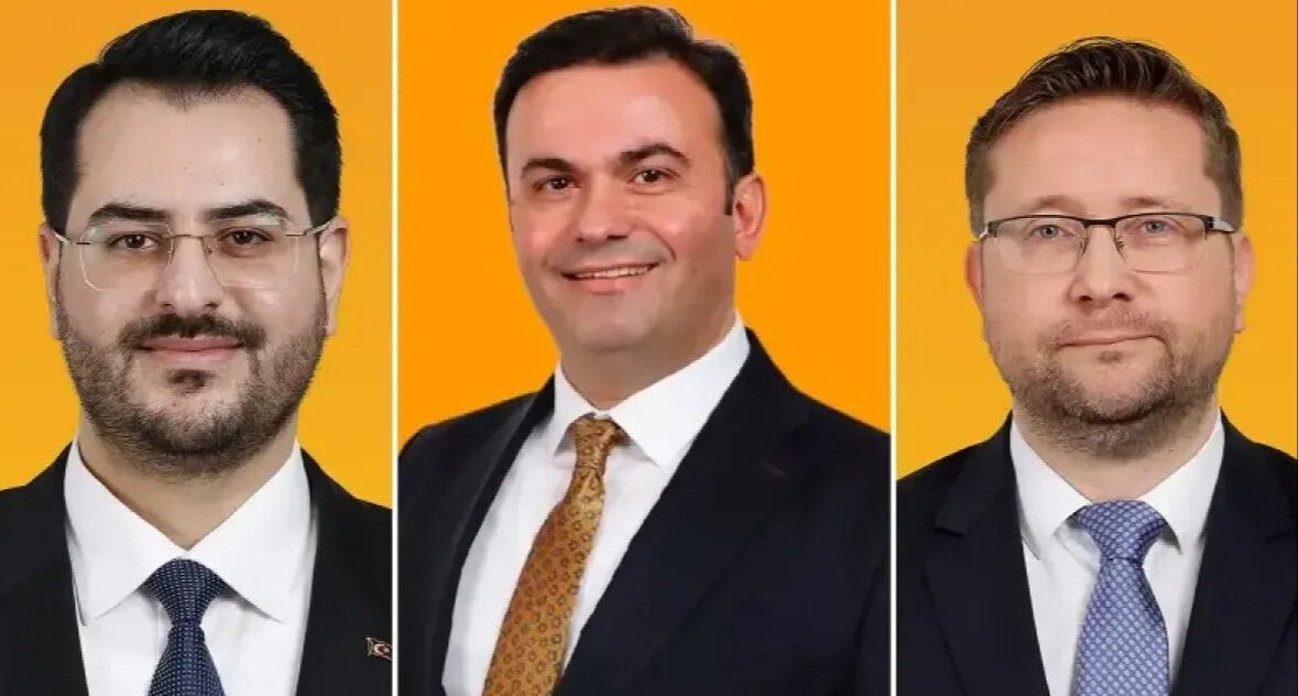 AK Parti'de 3 ilçe başkanı görevden alındı! Açıklamalar peş peşe geldi AK Parti'de 3 il başkanı görevden alındı! Açıklamalar peş peşe geldi - 1. Resim