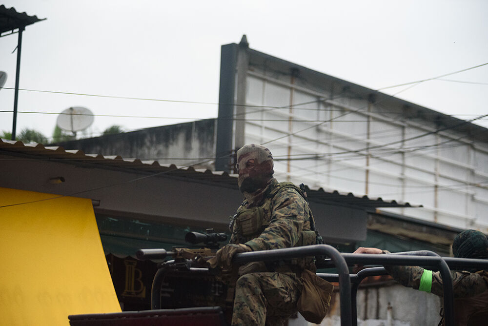 Brezilya'da büyük operasyon başlatıldı! 4'ü polis 60 ölü var Brezilya'daki uyuşturucu operasyonunda 4'ü polis 60 kişi öldü - 1. Resim