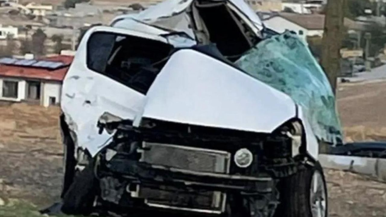 Diyarbakır'da feci kaza! Hemşire Sümeyye hayatını kaybetti Diyarbakır'da feci kaza! Hemşire Sümeyye hayatını kaybetti